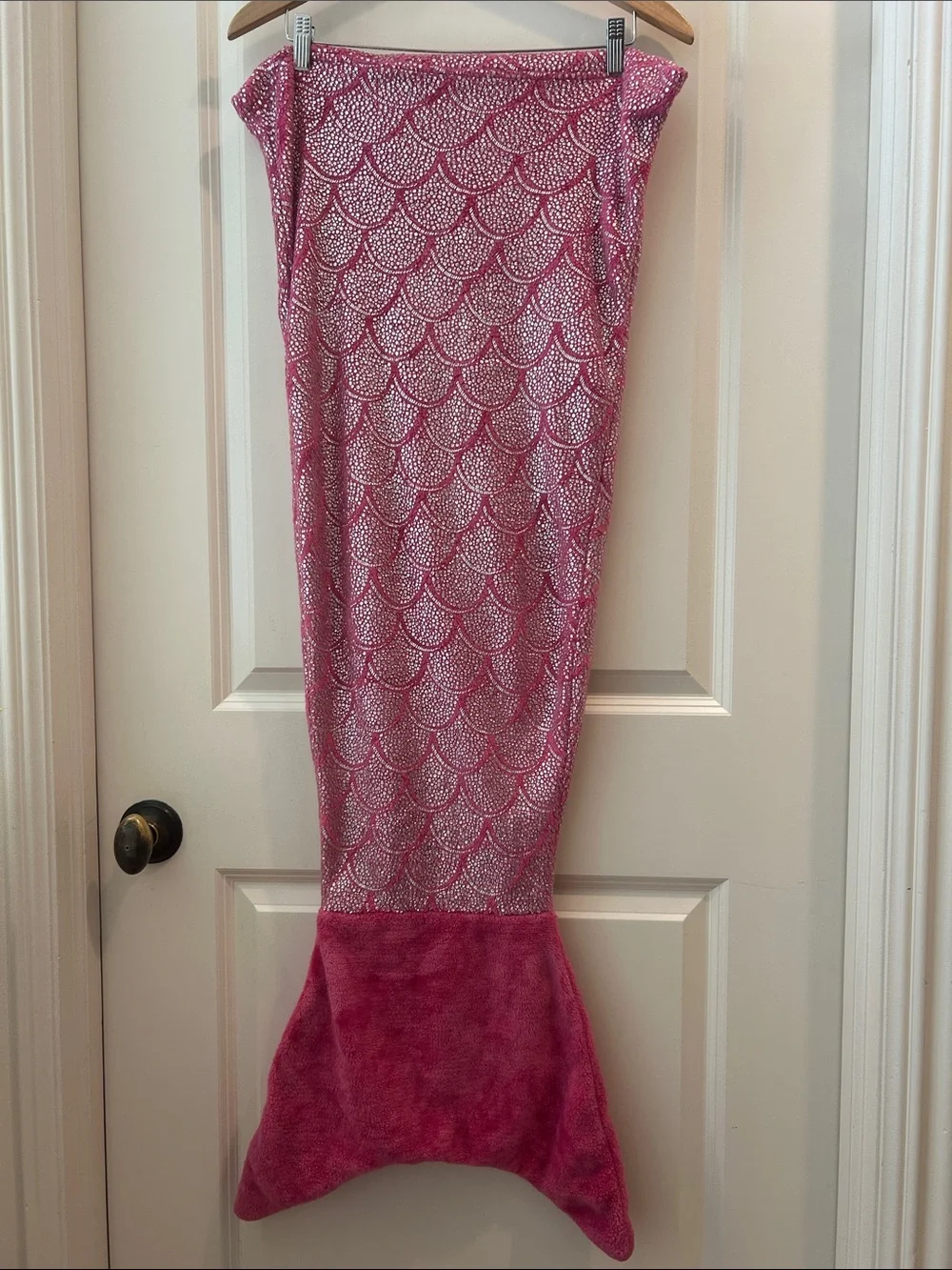Unbranded Pink Slip In Mermaid Tail Fleece Blanket w/ Sparkle Scale Pattern OS